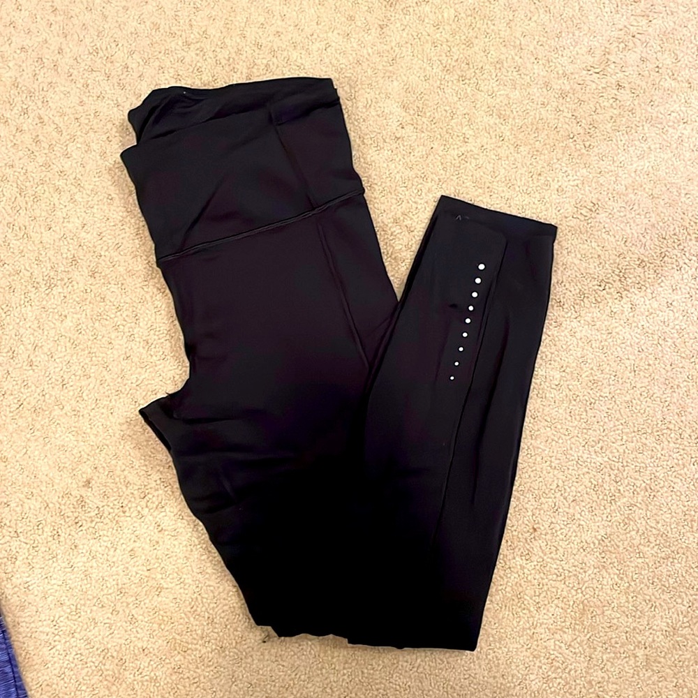 Lululemon fast & Free hi-rise legging 7/8 length with side pocket. Black